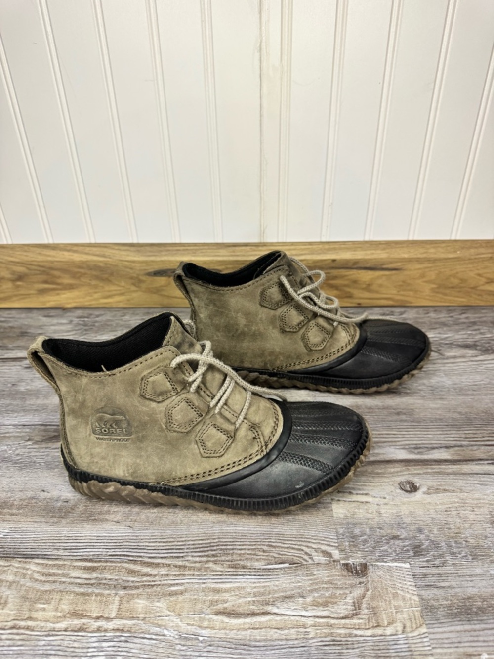 Sorel Womens Out N About Leather Waterproof Army Olive Green Lace Up Boots 5